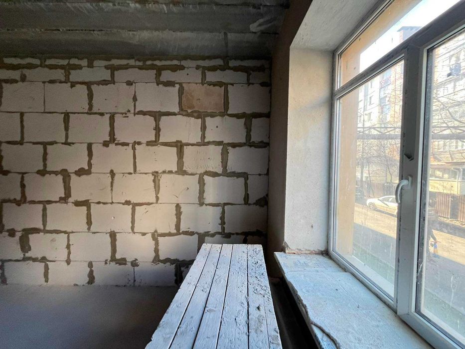 ПРОДАЖ 2-кімнатної квартири в престижній локації біля Озера (Виставка)