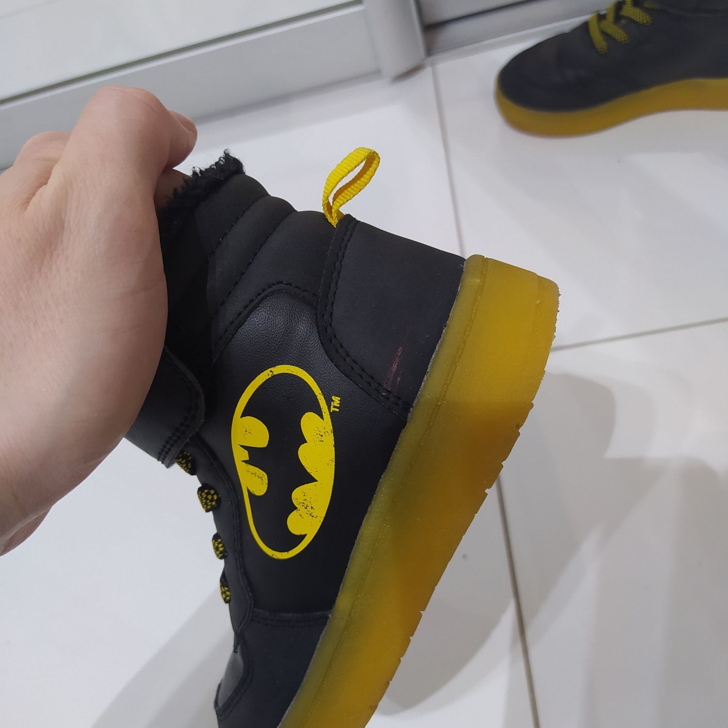 H&M buty  Batman z diodami świecące r. 26