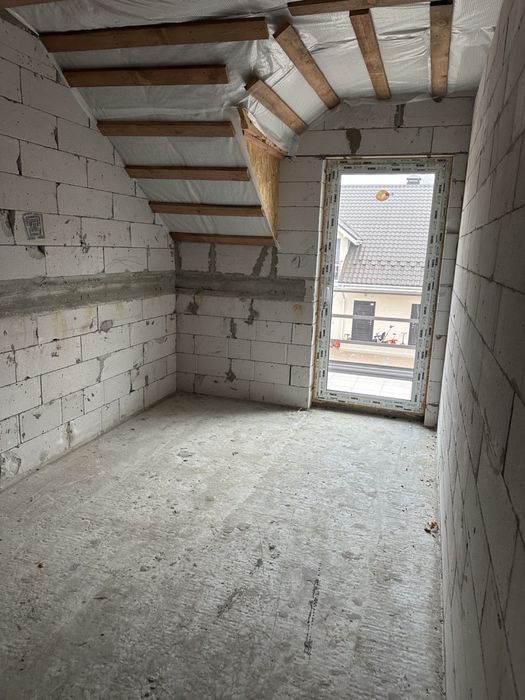 Таунхаус з виходом до озера;Лівий берег, с.Гнідин; на території басейн