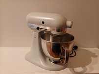 Batedeira KitchenAid cinza claro