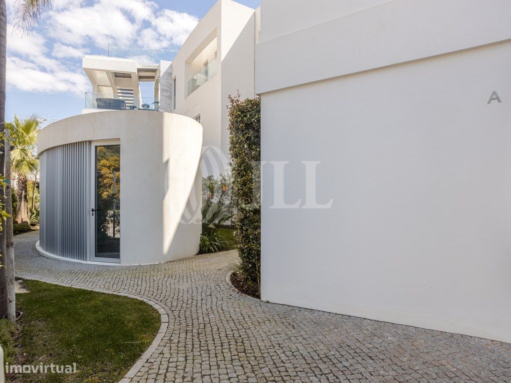 Apartamento T2 com garagem no LAKE 24, em Vilamoura, Algarve