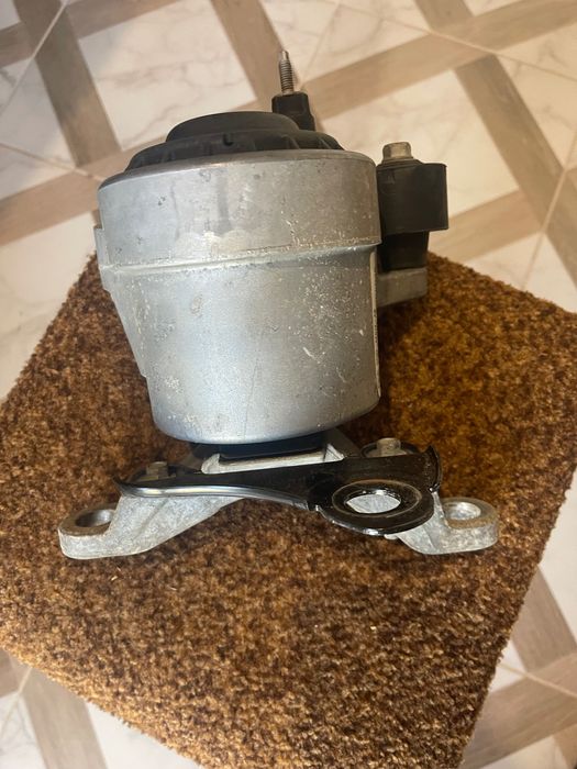 Опора дивигуна права Форд Фюжен 2016 р 2.0 екобуст!