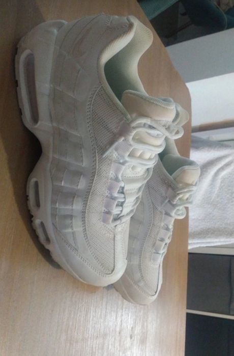 Air max 95 triple white