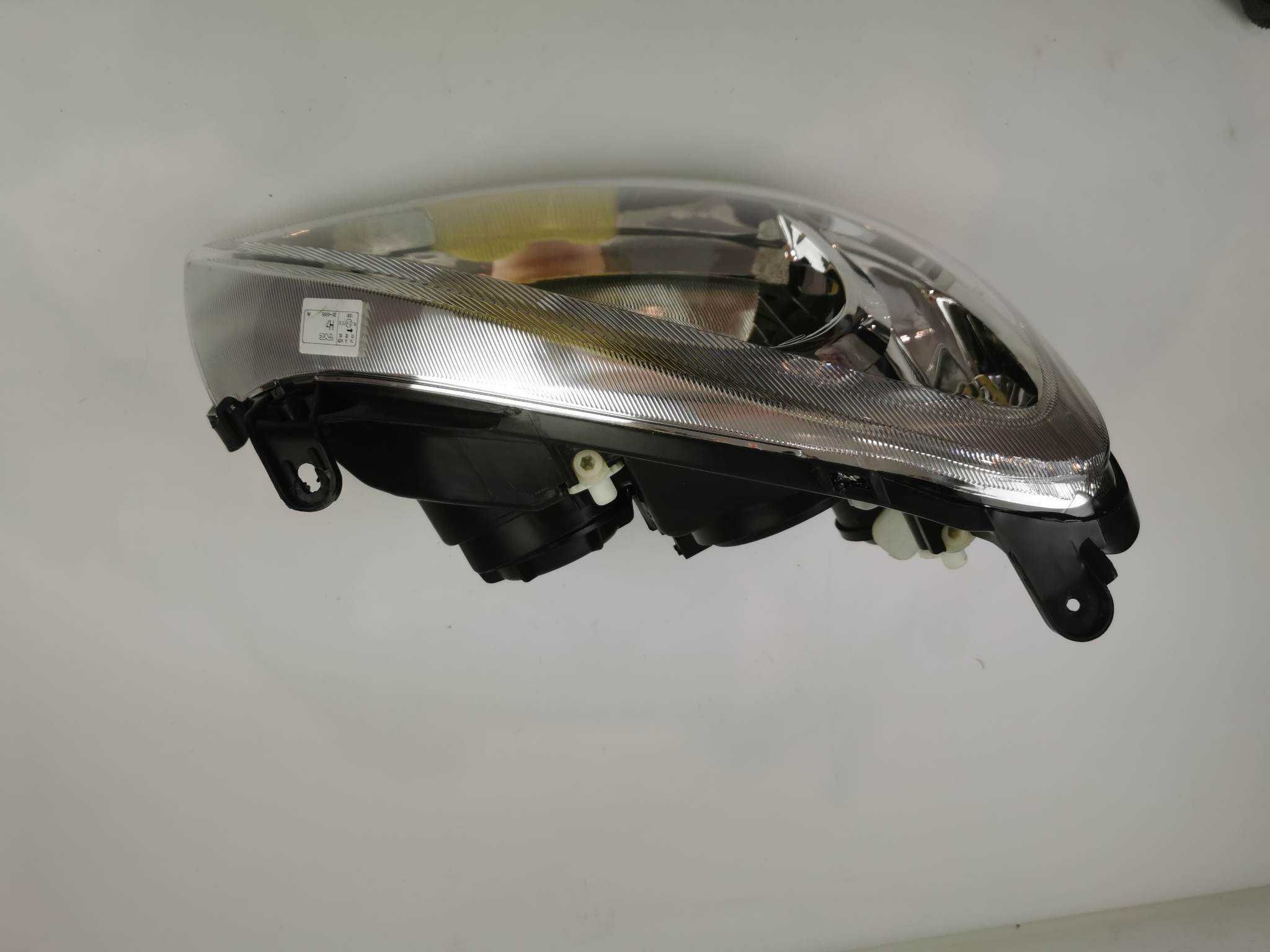Lampa przód przednia Prawa Corsa C 03-05 Combo NOWA