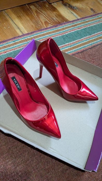 Червоні лодочки,човники,туфлі на каблуку,