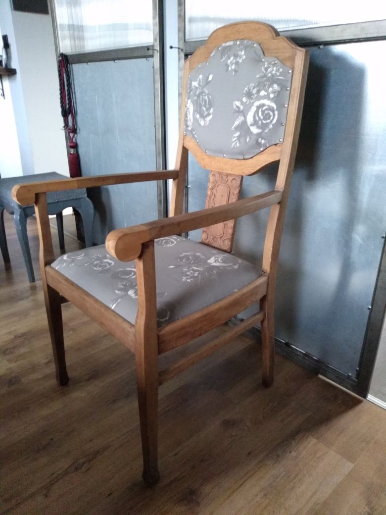 Fotel drewno wstępnie odrestaurowany