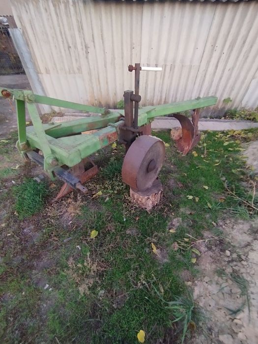 Продам плуг або обміняю на оприскувач