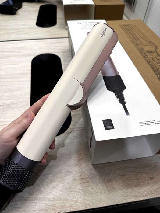 Dyson airstrait Дайсон еірстрейт 2025 року