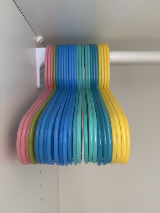 Ikea Bagis 24 sztuki wieszaczki na odzież dziecięcą