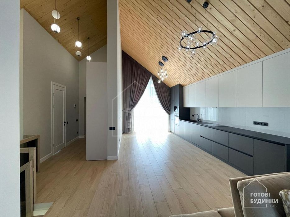 Сучасний будинок серед соснового лісу в КМ Нова Ходосівка