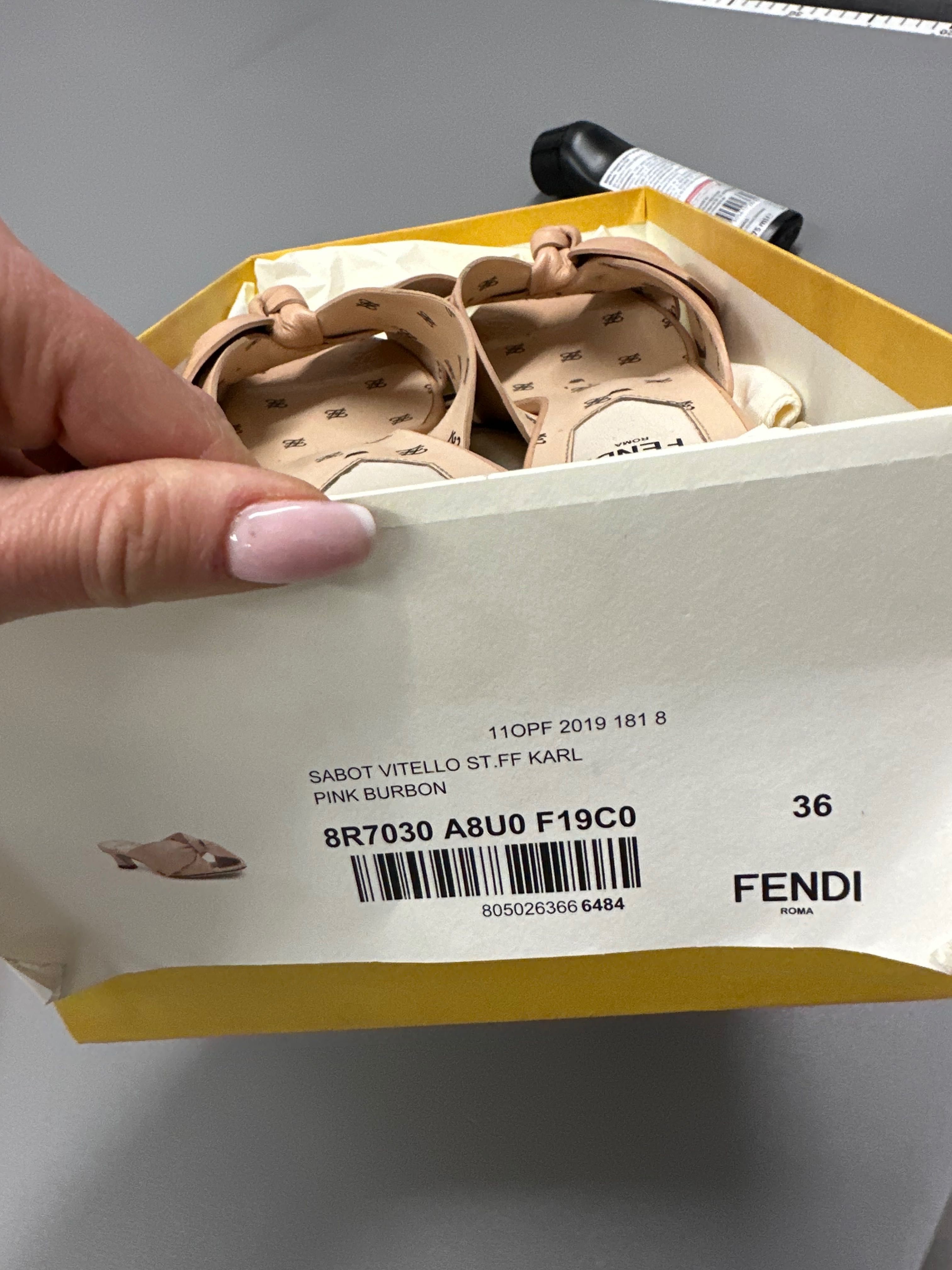 Klapki obsady Fendi oryginalne Sylwester