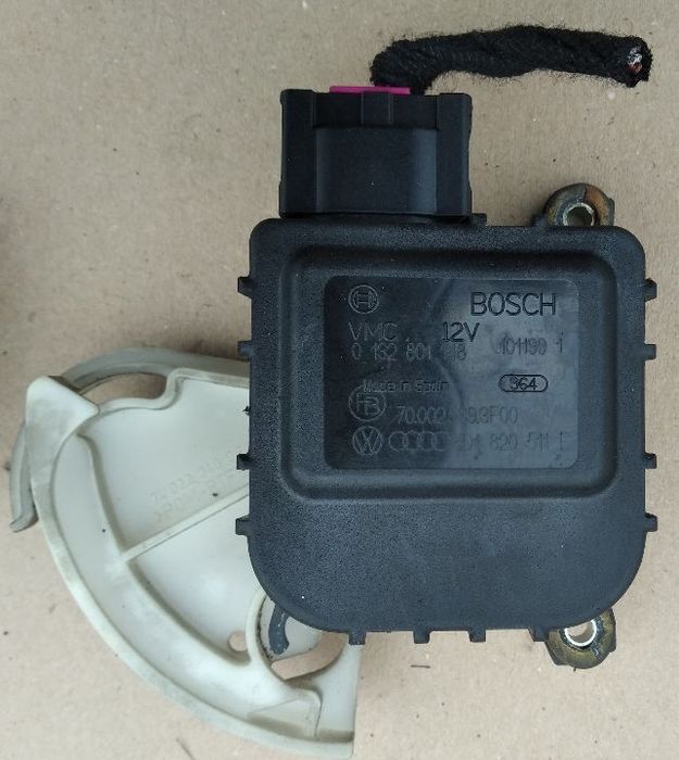 Audi A4 B5 lift silniczek sterowania nawiewu klimatyzacji sterownik 8D1820511E