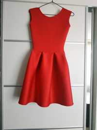 Sukienka czerwona z wycięciem na plecach