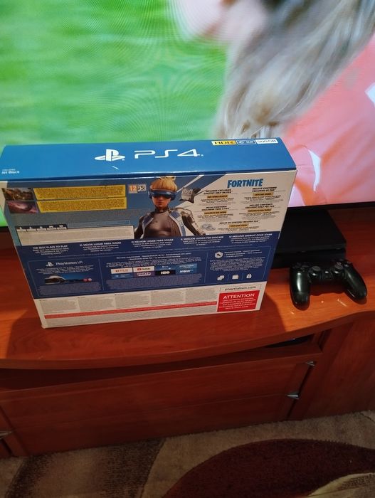 Playstation 4 de 500g impecável.