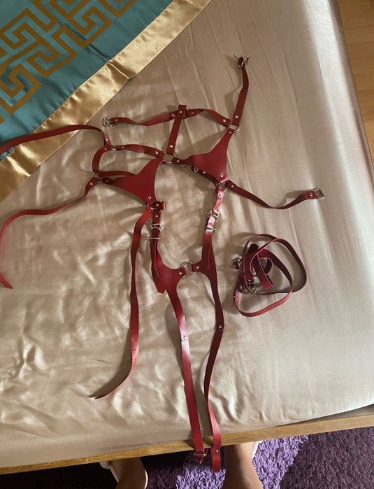 Жіночий комплект портупея + гартері Monica з екокожі, бордовий колір