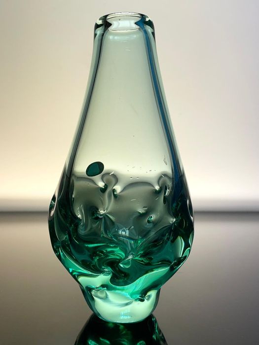 Klinger dlaŽelezný Brod Czechosłowacja VINTAGE retro zielony wazon lat