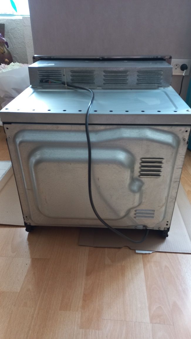 Продам электродуховку Smeg