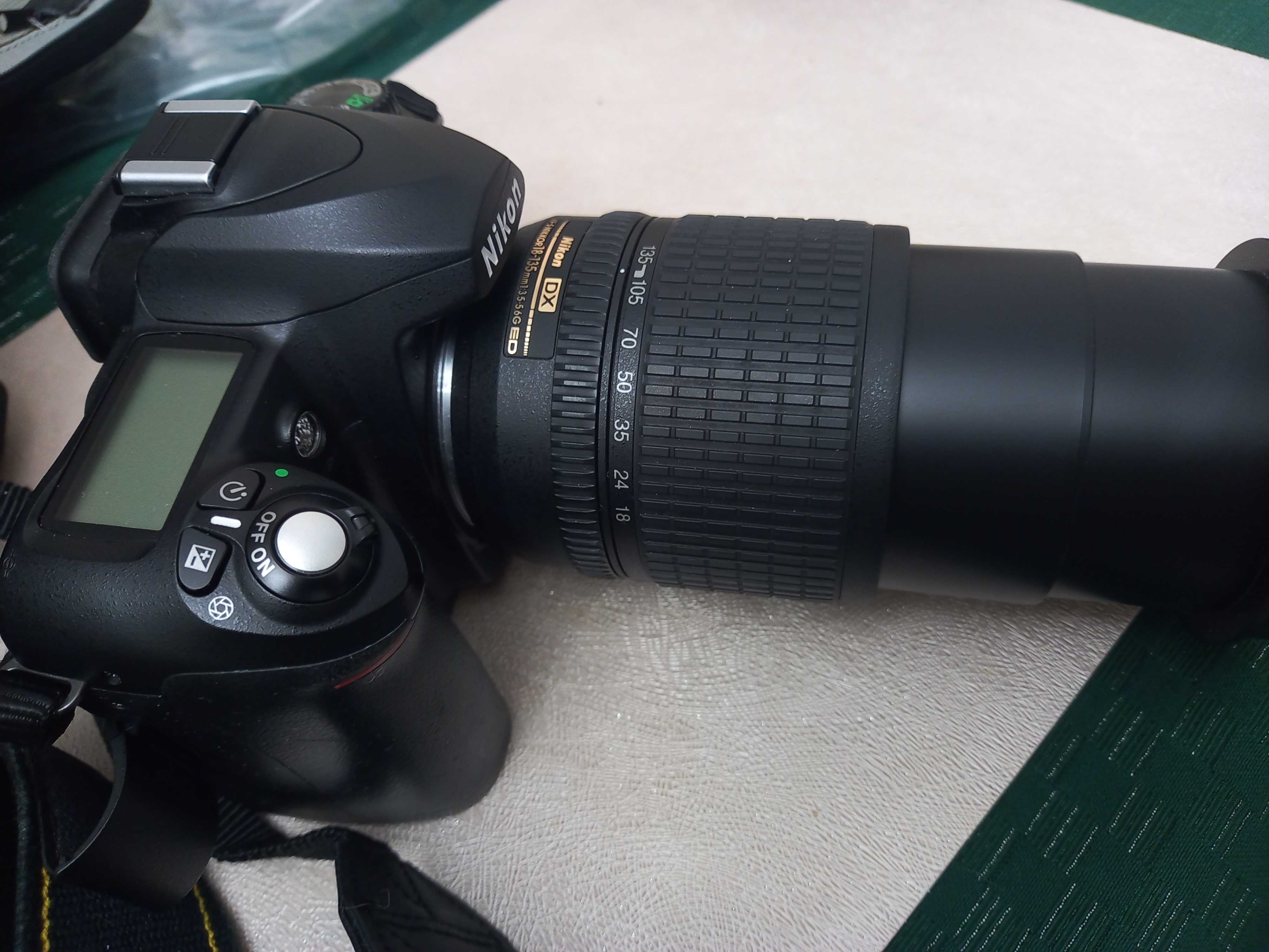 Aparat Nikon D50 z obiektywami i torbami