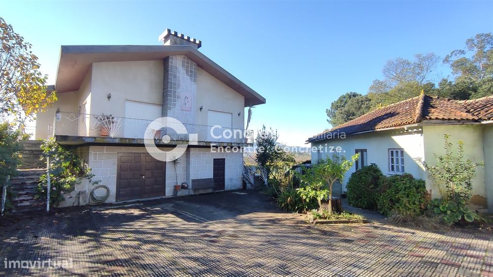 Moradia T4 e moradia T3 em Adães, Barcelos