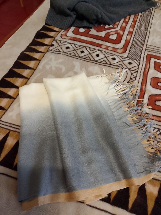 Продам шарф-палантин