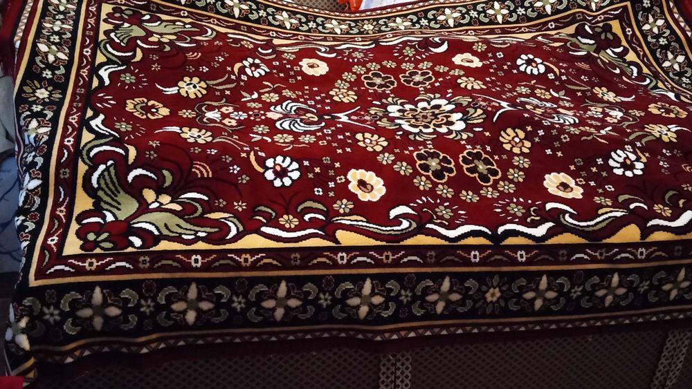 Покривало на див