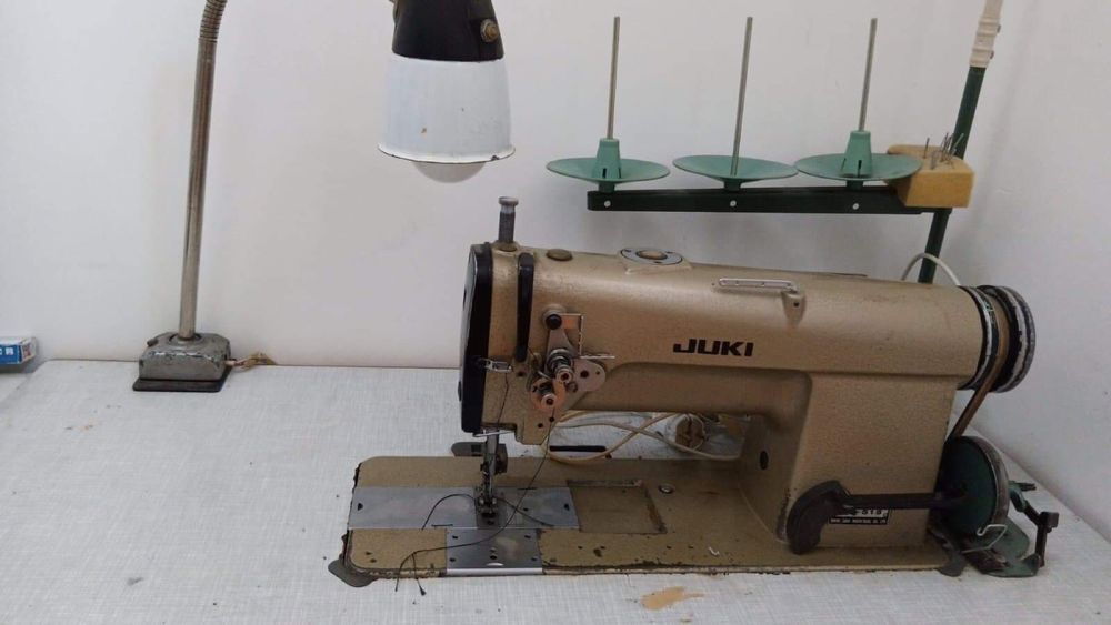 Промислова швейна машина JUKI