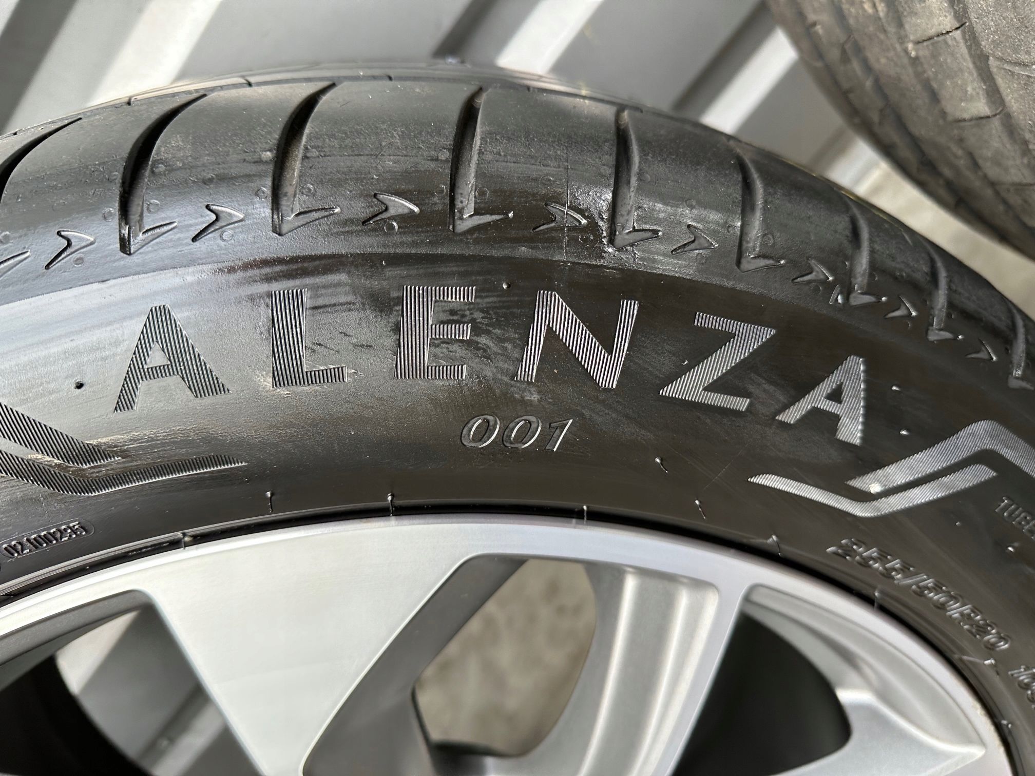 Opony Bridgestone Alenza 001 - 255/50/20