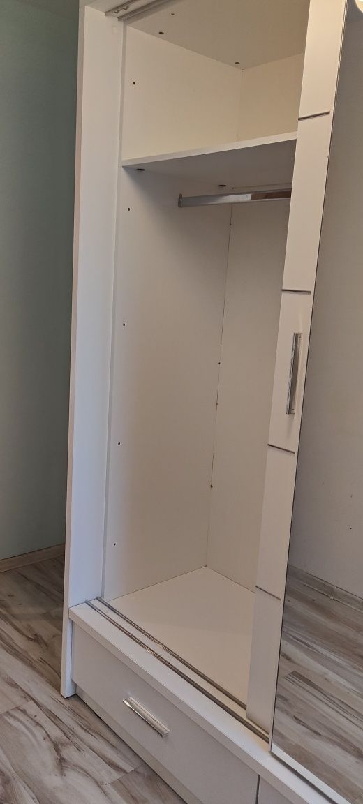 Szafa duża, oświetlenie LED