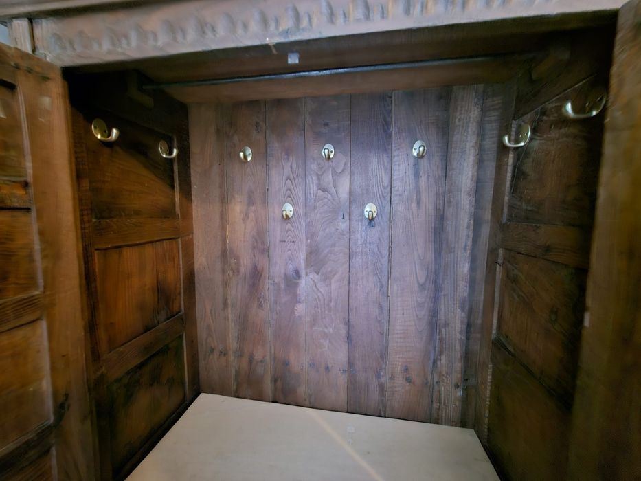 Armário / Roupeiro em Madeira