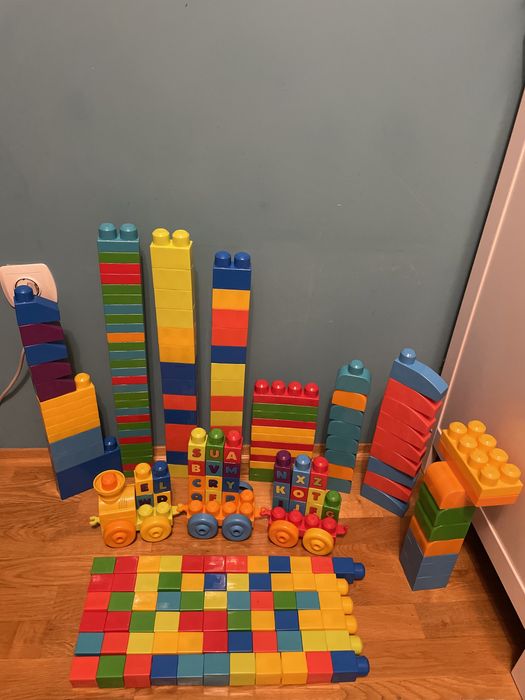 Klocki mega bloks 200 szt + lokomotywa