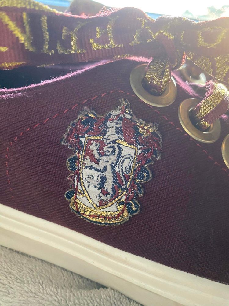 Buty z motywem Harrego Pottera gryffindor