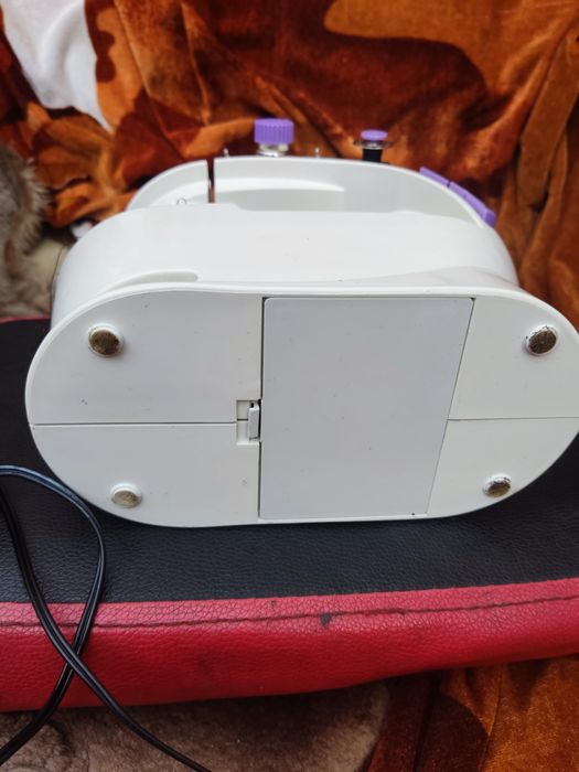 Мини швейная машинка