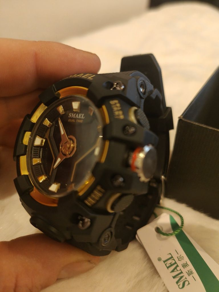 Zegarek elektroniczno-analogowy czarno złoty