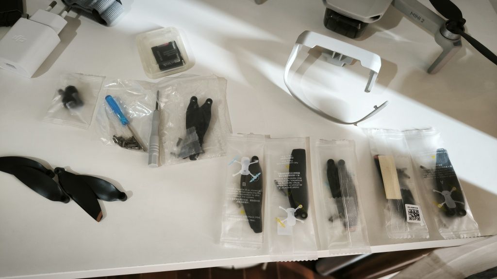 DJI mini 2 fly more combo + extras