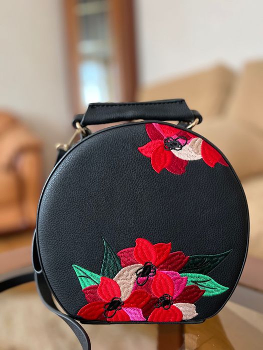 Кругла сумка Zara з вишивкою