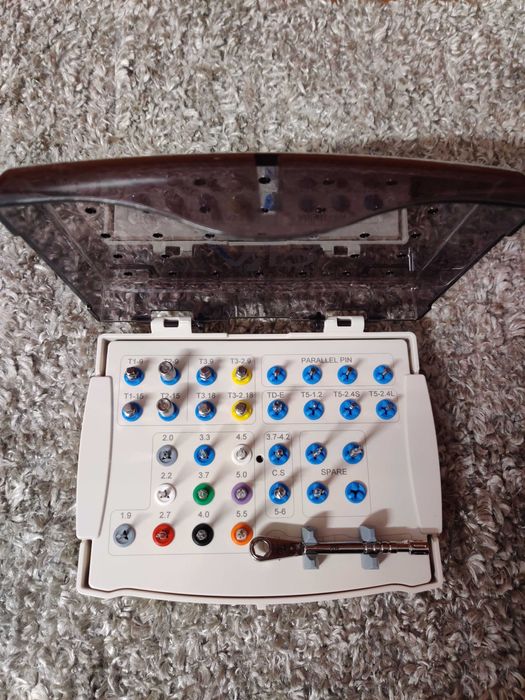 Kit cirúrgico cónico médio de implantologia dentária