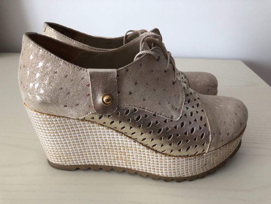 Sapatos de cunha em pele da Seaside - bege 36