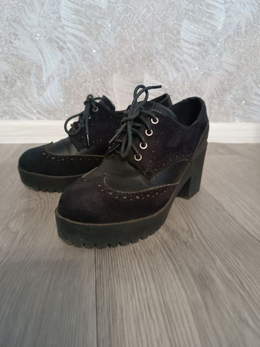 Жіночі черевики 38 розмір