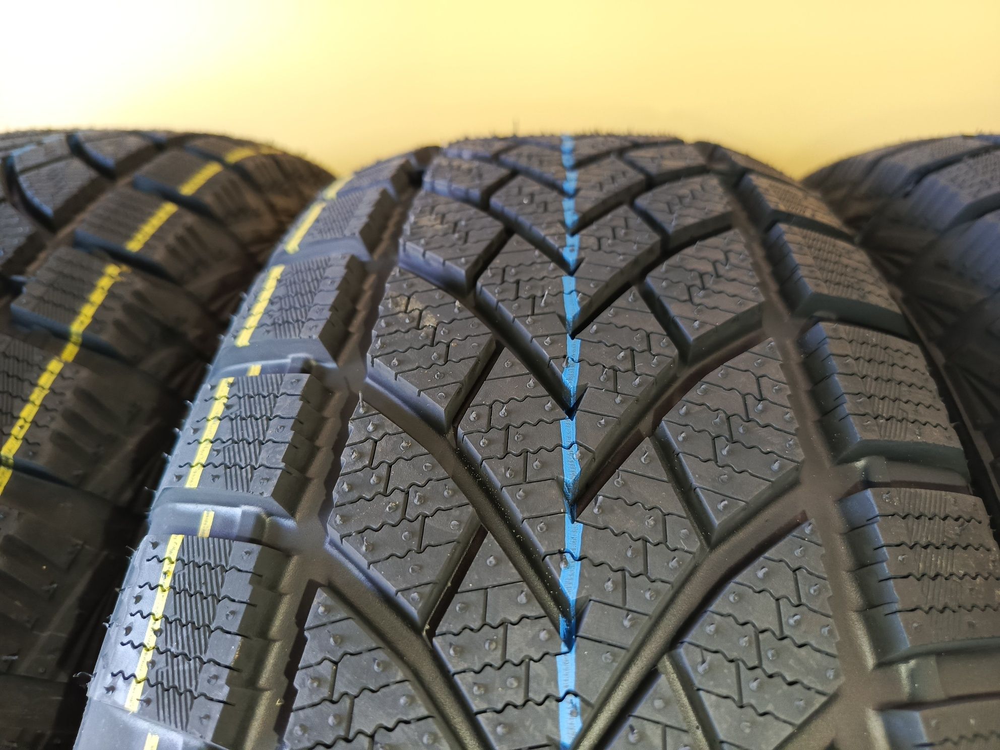Opony NOWE zimowe WINDFORCE 215/60/17