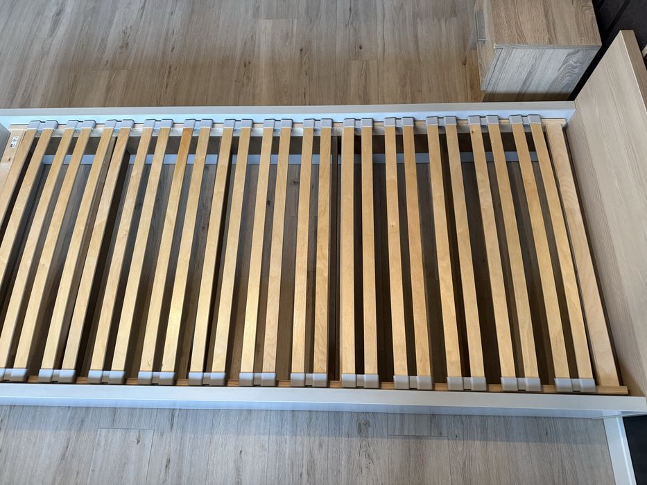Łóżko ze stelazem i materacem 90x200 stan super
