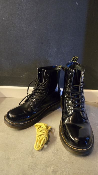 Buty Dr Martens w rozmiarze 40 lakierowane