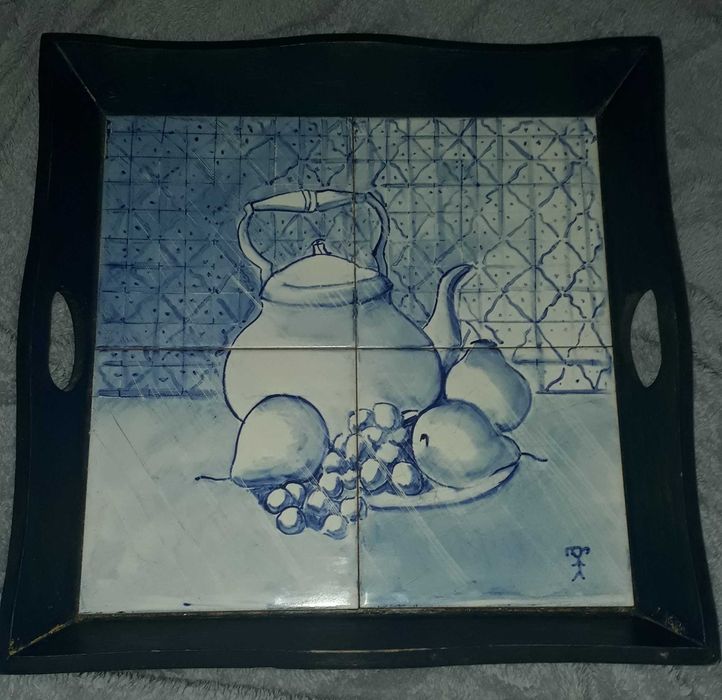 Painel de 4 azulejos artesanal assinado, em fundo de tabuleiro rústico