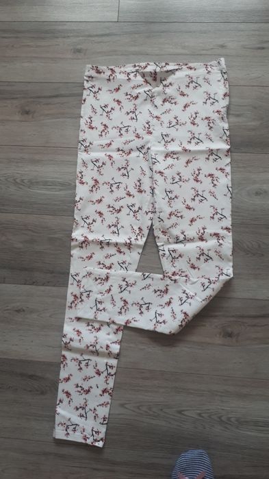 Białe rurki z wysokim stanem XL