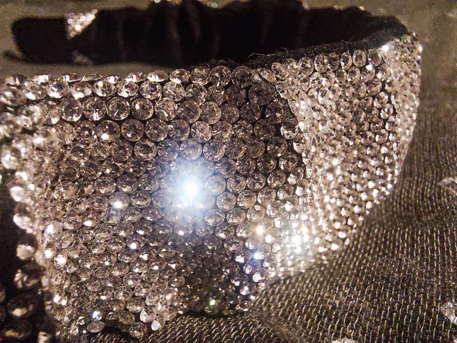 Обруч новый из мерцающих камешков