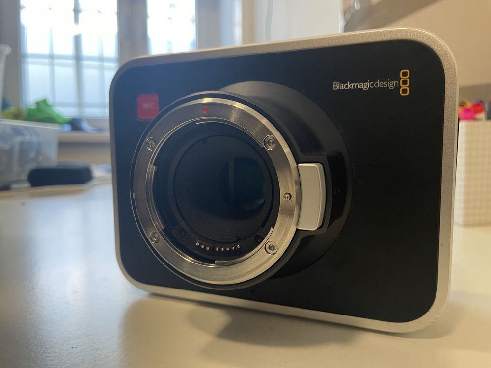 Blackmagic Camera 2.5K EF Canon Cinema DNG ProRes DnxHD