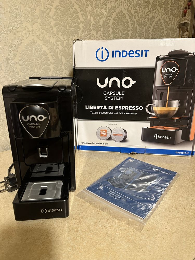 Кофеварка , кофемашина, кавоварка , кавомашина Indesit Uno