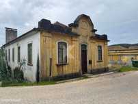 Moradia T7 em Coimbra para restaurar