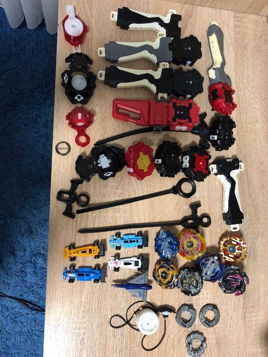 Бейблейд,беї,частини,запускачі,іграшкові машинки