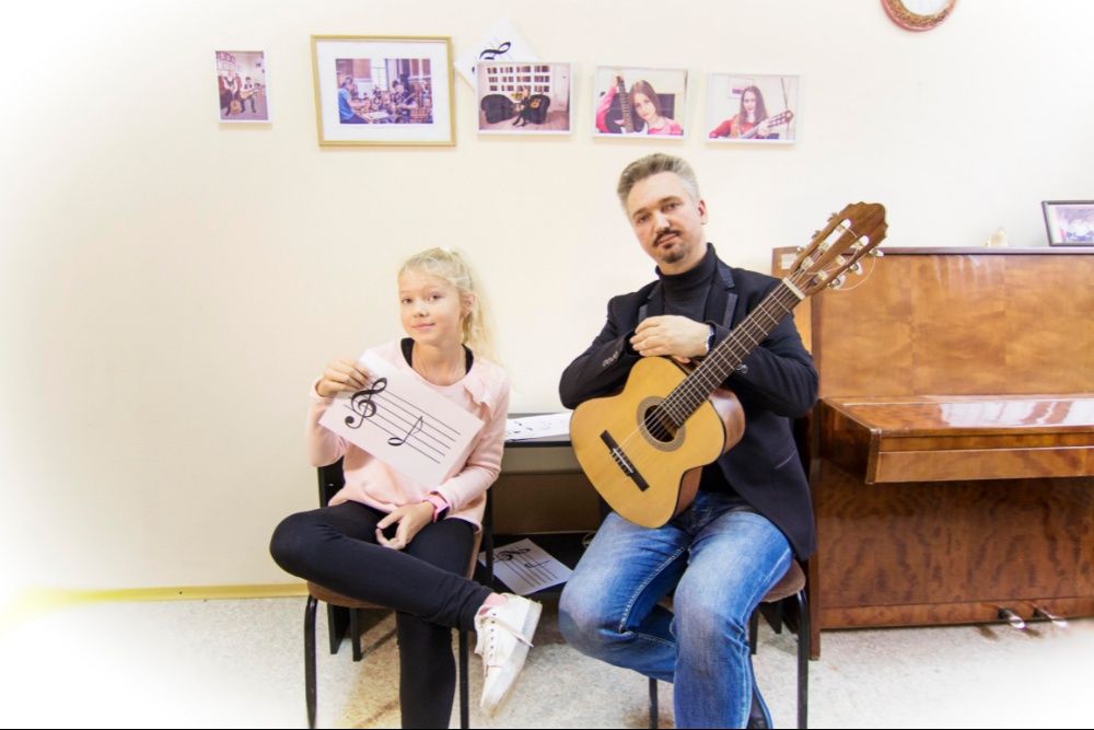 Уроки игры на гитаре в Харьковской ДШИ ,частным образом и дистанционно