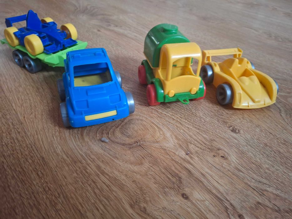 Samochody plastikowe - zestaw